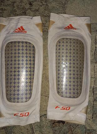 Футбольные щитки адидас adidas f50 с защитными рукавами-чулками ф50