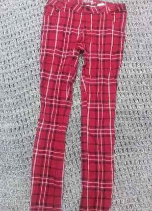 Яркие женские брюки / джинсы в красную клетку от бренда john baner (john baner jeanswear). No 445