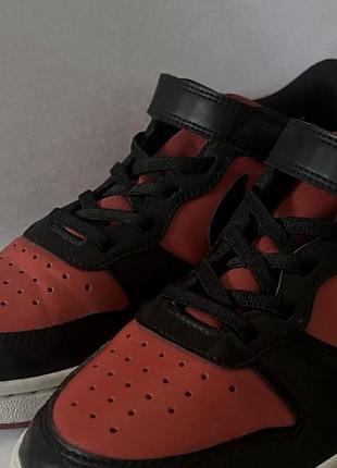 Стильні оригінальні кросівки nike jordan