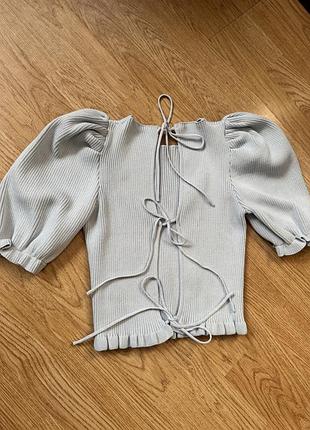 Плотна кофтинка блакитного кольору бренду zara