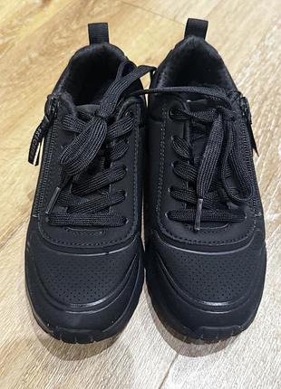 Skechers uno lite - easy zip (модель 310387l/bbk) з перфорованим верхом зі штучної шкіри та додатковою блискавкою збоку.