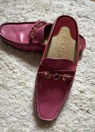 Шкіряні лофери-мюлі (сабо) бренду tod's яскраво-рожевого (фуксія) кольору.