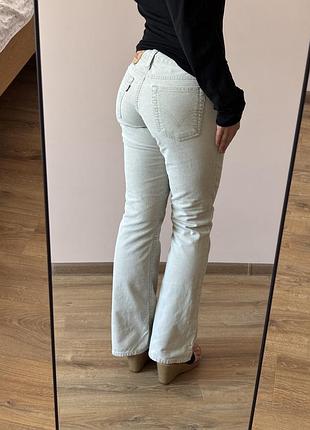 Діночі вельветова штани levi’s молочного кольору кльошного крою flared bootcut