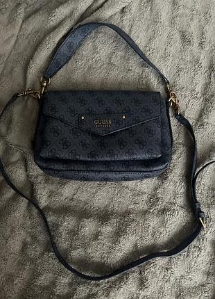 В наявностi сумка guess. оригінал. розмір: 26*15*9 см