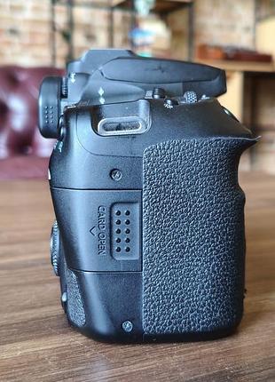 Камера canon 90d та об'єктив "kit" 18-55mm в комплекті також 3 акуми (1 ориг+2 power plant) та зарядка shutter count - 61170. 3