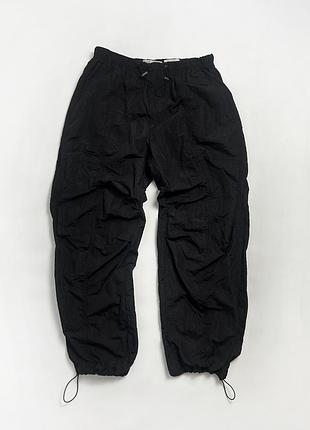Идеальное состояние широкие нейлоновые брюки bershka parachute pants