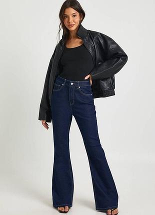 Новые женские джинсы flare цвета индиго boohoo