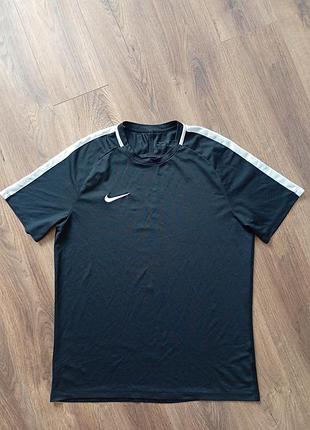 Брендова футболка nike.