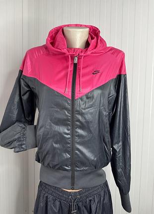 Спортивна вітрівка nike sportswear the windrunner — розмір s (оригінал)