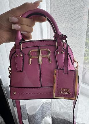 Яскраво рожева сумка бренду river island