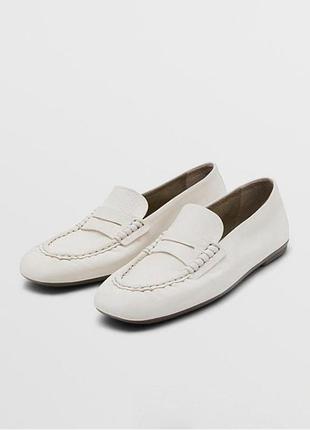 Шкіряні жіночі лофери,білого кольору  massimo dutti