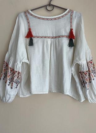 Котонова блуза з вишивкою pull and bear