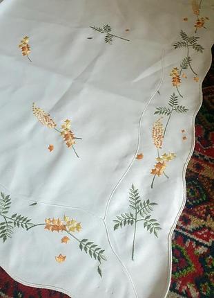 Скатертина вишита 85×85см