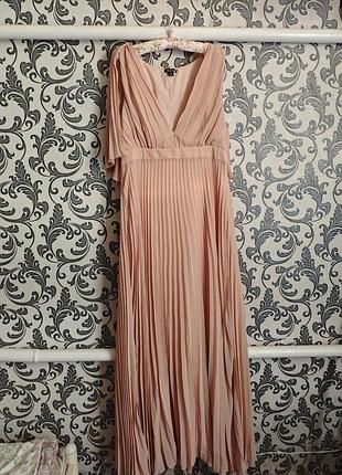 Длинное плиссированное платье boohoo цвета пудрового персика