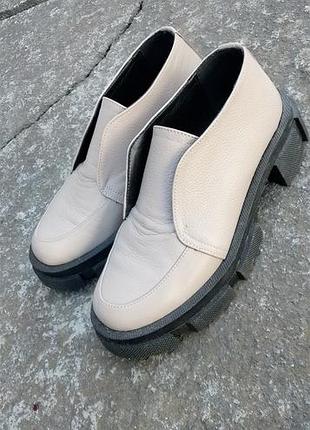 Лоферы женские классические