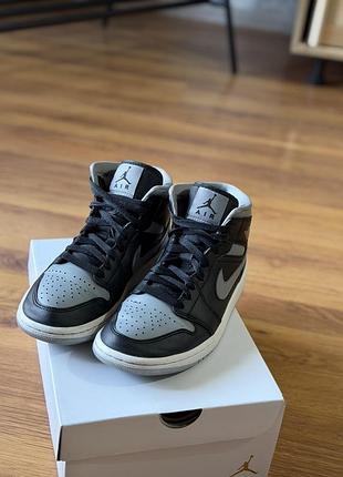 Кросівки джордан wmns air jordan 1 mid black/particle grey-white noir/blanc/gris particule