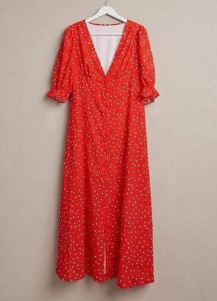 Яркое красное платье в горох бренда shein