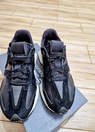 Продам женские кроссовки new balance.