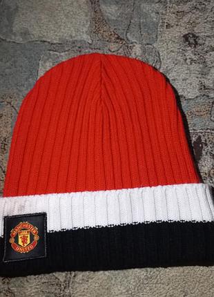 Шапка шапочка трехцветная манчестер юнайтед красные дьяволы manchester united с эмблемой акриловая