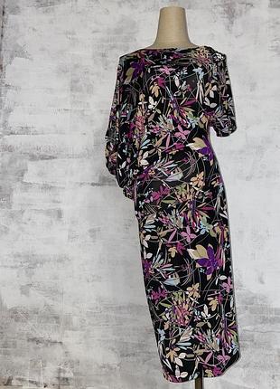 Оригінальне плаття в квітковий принт