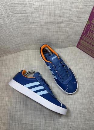 Оригінальні кросівки adidas