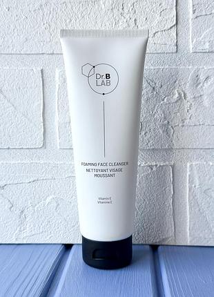 Пінка для вмивання dr. b lab foaming face cleanser від бренду dr. brandt skincare.