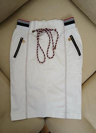 Чудова спідниця в стилі спортшик