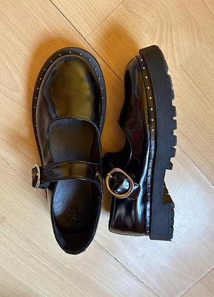 Туфлі лакові zara