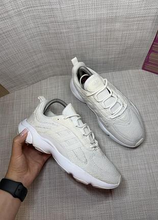 Оригінальні кросівки adidas