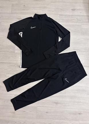 Продається класний спортивний комплект nike оригінал р.158