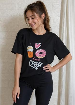 Стильная черная футболка "love is coffee" - уют и комфорт каждый день!