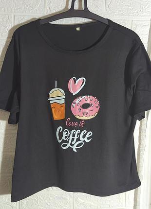 Стильна чорна футболка "love is coffee" — затишок та комфорт кожен день!