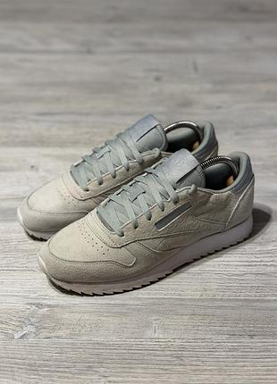 Жіночі кросівки кросівки reebok classic leather оригінал розмір 41-42