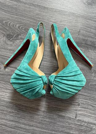 Christian louboutin замшеві босоніжки туфлі на підборах 39