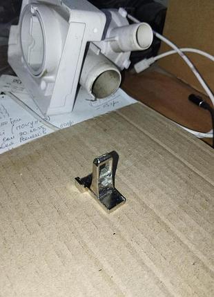 Б/у c00510124 гачок люка пральної машини whirlpool, ariston,indesit (488000510124)