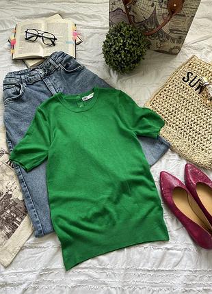 Насичено зелена футболка від zara