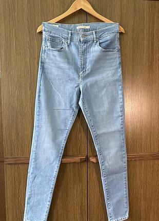 Голубі джинси бренду levi’s