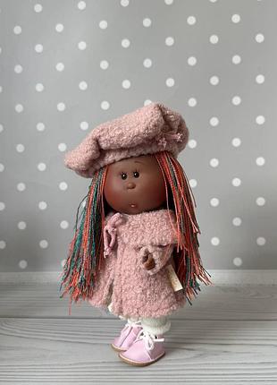 Лялька мулатка little mia nines d'onil у затишному образі, 23 см