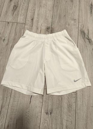 Спортивні тенісні шорти nike court