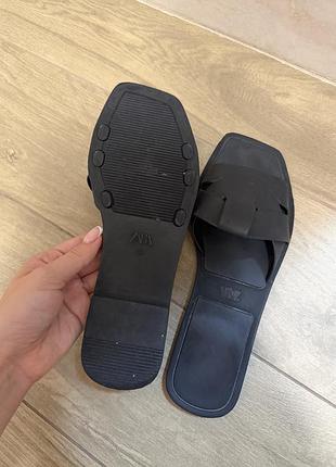 Гумові шльопанці zara