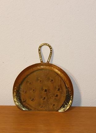Совок із латуні