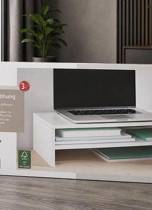 Белая настольная подставка под монитор или ноутбук livarno home с дополнительными полками для организации рабочего пространства.