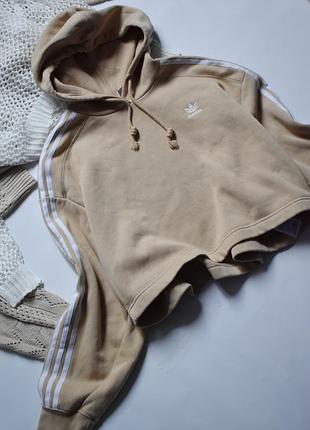 Бежевый крутящий укороченный свитшот капюшонка adidas eur 42