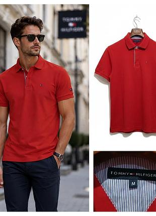 Футболка-поло від tommy hilfiger з контрастною окантовкою на планці та фірмовим вишитим логотипом на грудях.