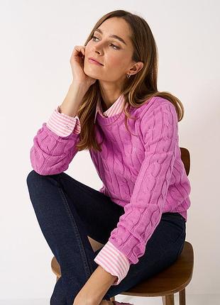 Розовый хлопковый джемпер свитер с узором косы от британского бренда crew clothing co.