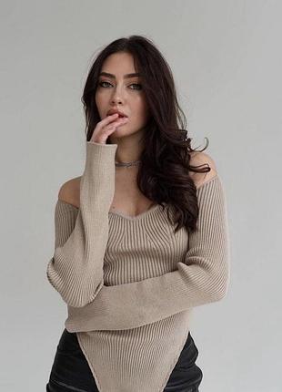Кофтинка трендова з декольте