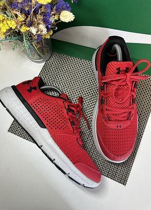 Оригінальні кросівки under armour