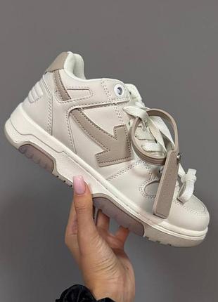 Off white out of office
taupe / off white