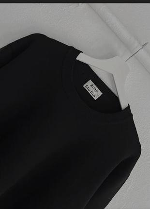 Черный трикотажный джемпер кacne studios с декоративными металлическими молниями по бокам снизу.размер s.