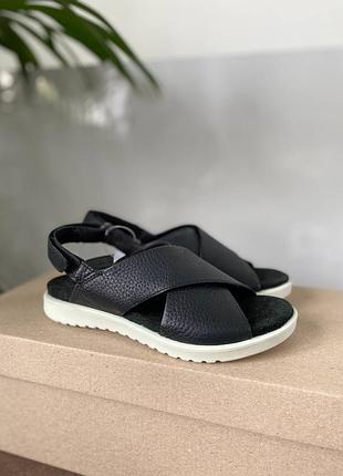 Сандалі шкіряні оригінал ecco flora 700183 рр.33